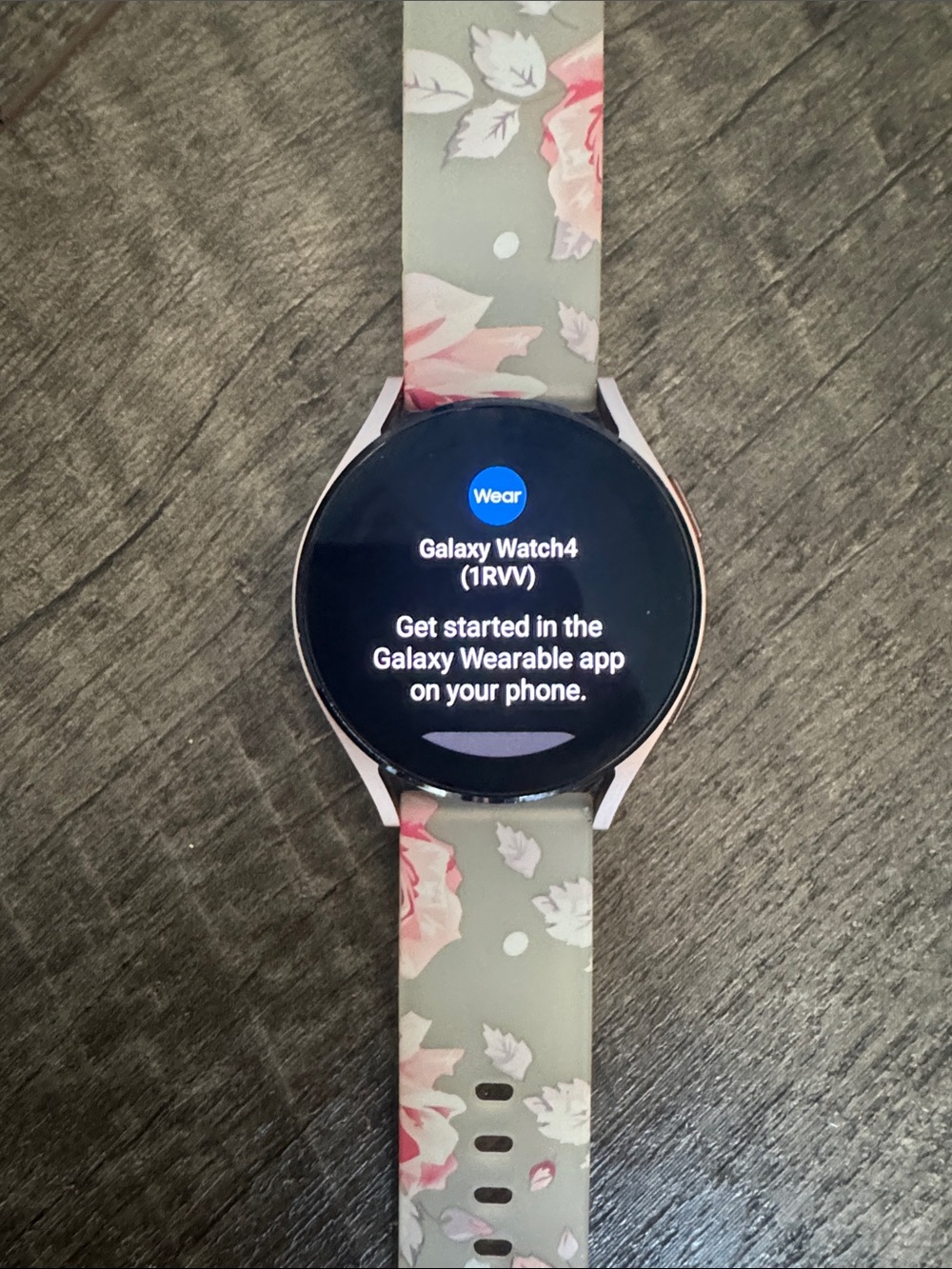 SAMSUNG GALAXY WATCH 4 with FLORAL SILICONE BAND